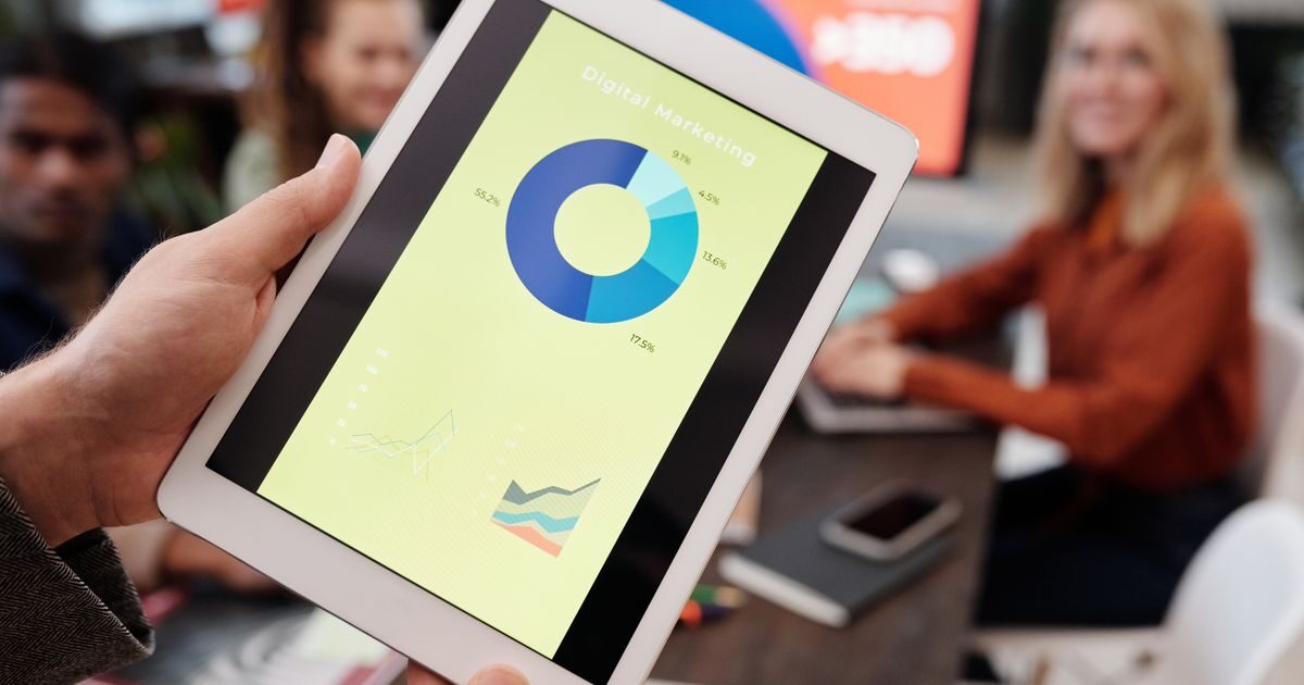 LinkedIn Lead Forms Nedir? B2B Müşteri Verisi Toplama Rehberi